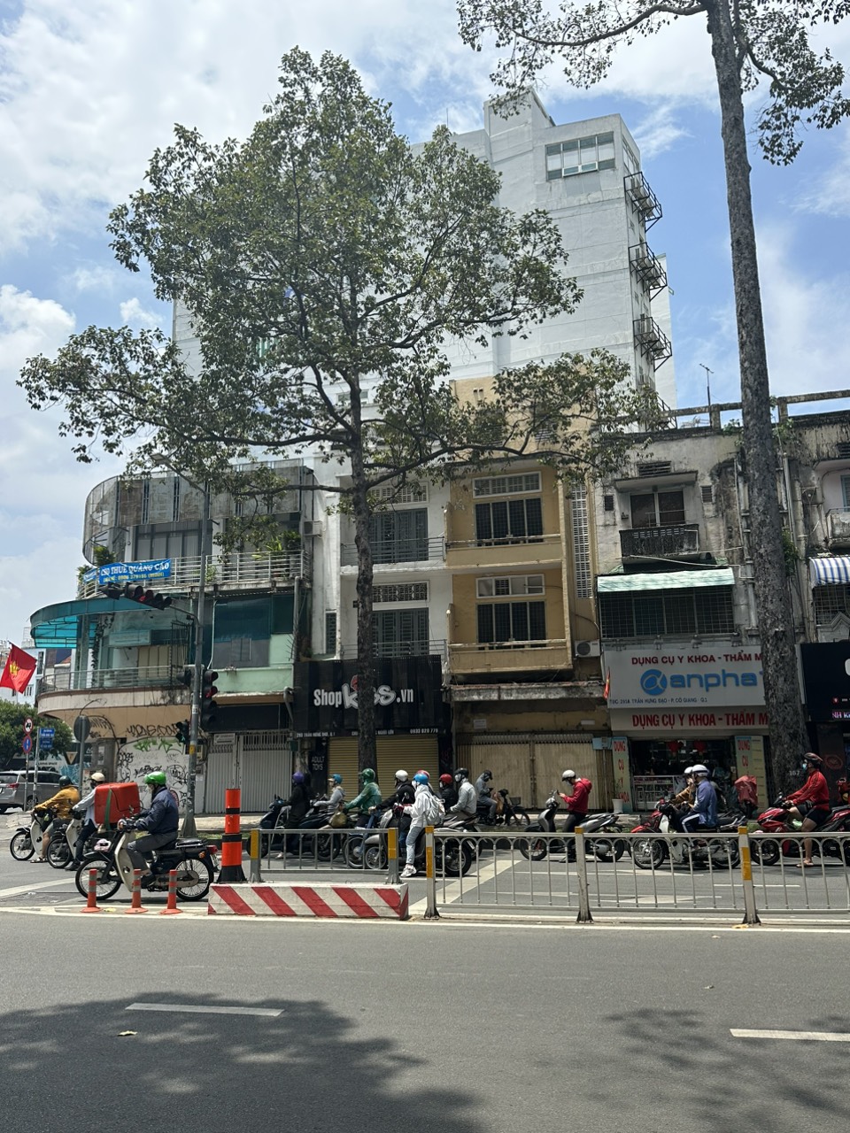 Nhà mặt tiền Trần Hưng Đạo, Phường Cô Giang, Quận 1