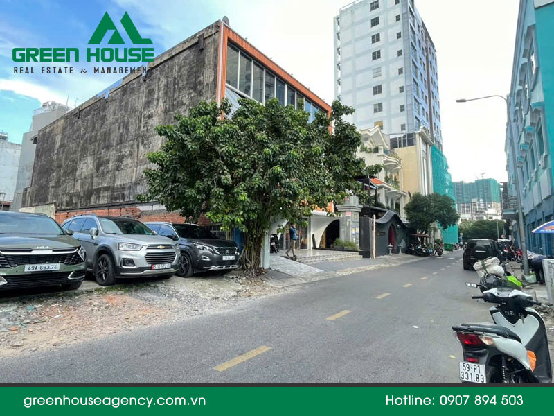 Nhà mặt tiền quận 1