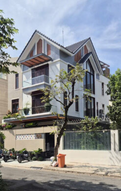 Biệt thự đường số 17 KDC Sadeco ven sông, Quận 7