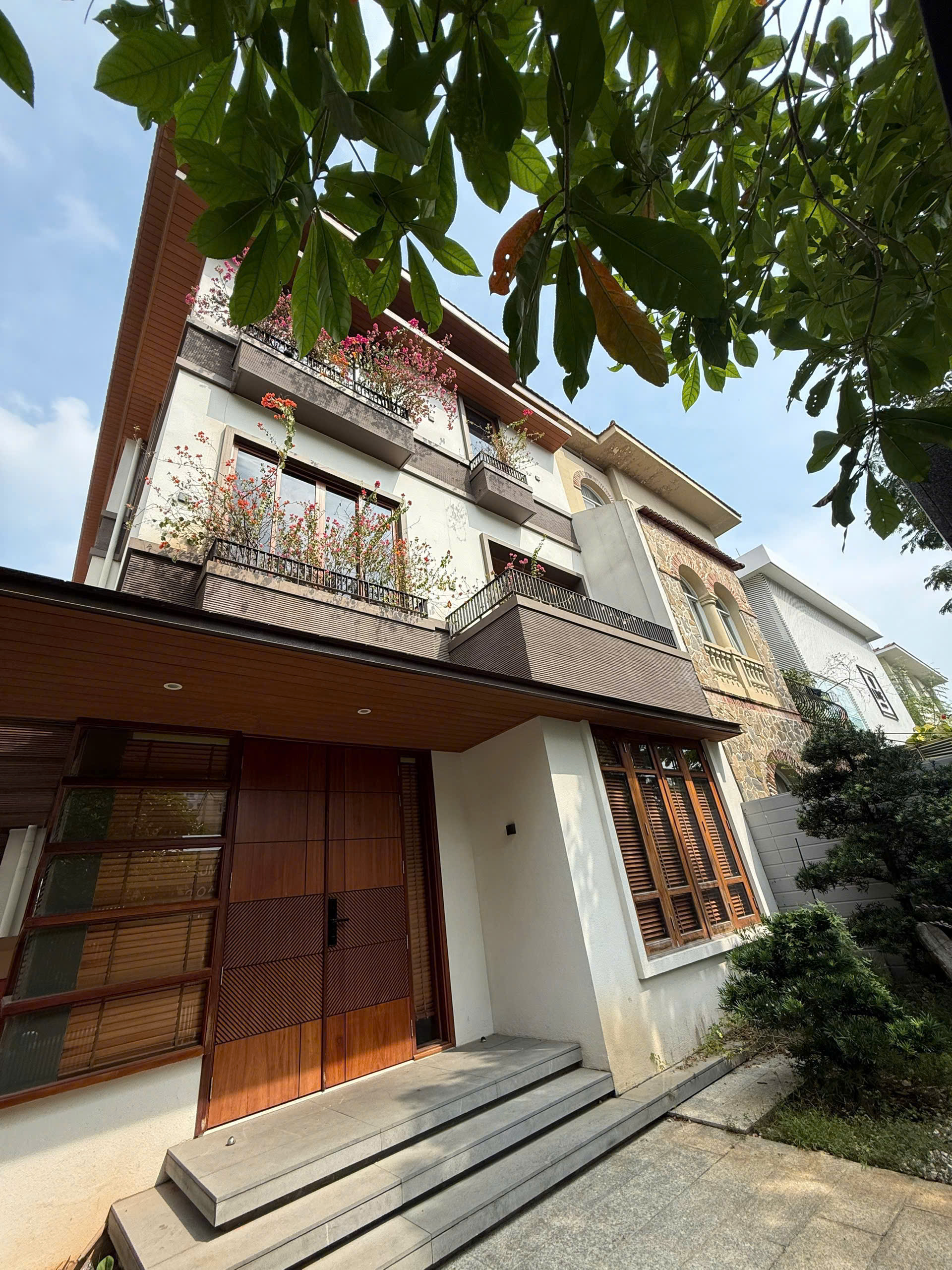 Biệt thự song lập 212 Mỹ Kim 2 Phú Mỹ Hưng, Quận 7