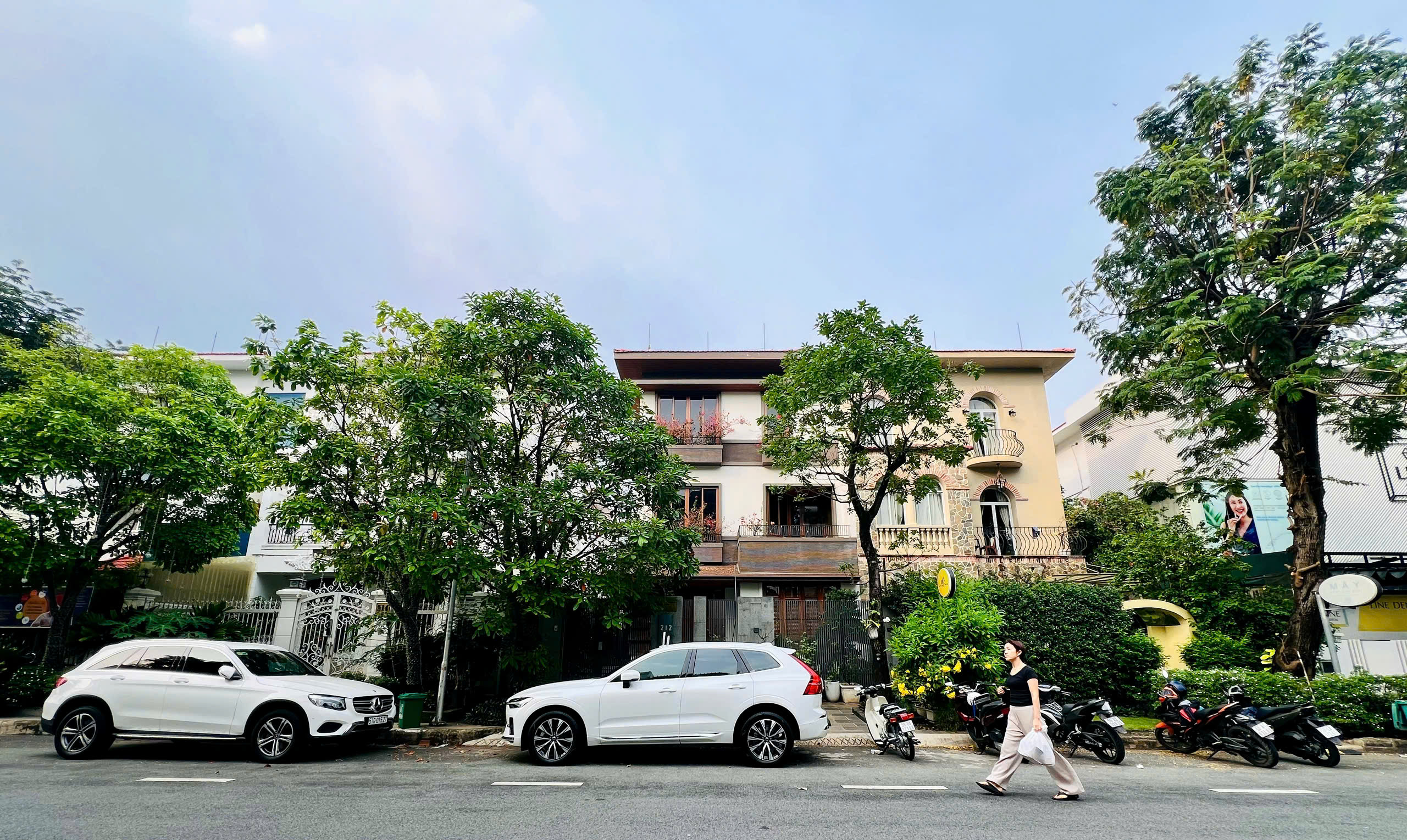 Biệt thự song lập 212 Mỹ Kim 2 Phú Mỹ Hưng, Quận 7