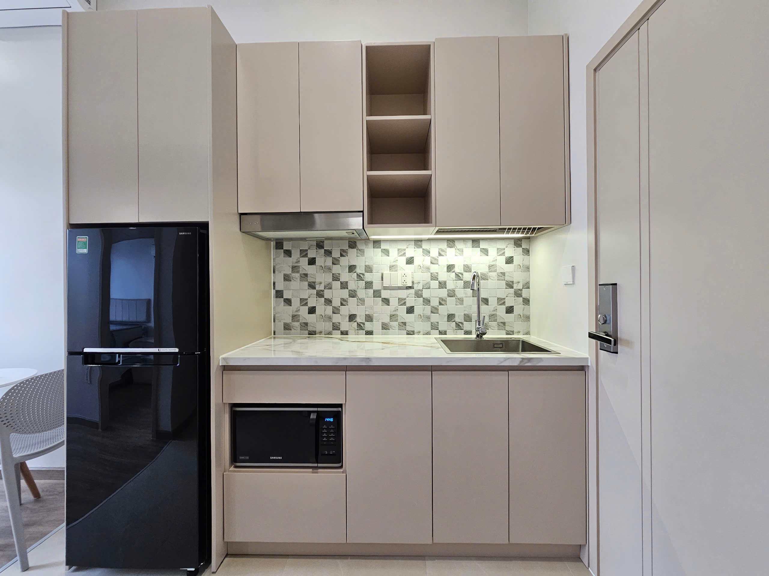 Tòa nhà căn hộ dịch vụ đường Lý Phục Man, Phường Bình Thuận, Quận 7