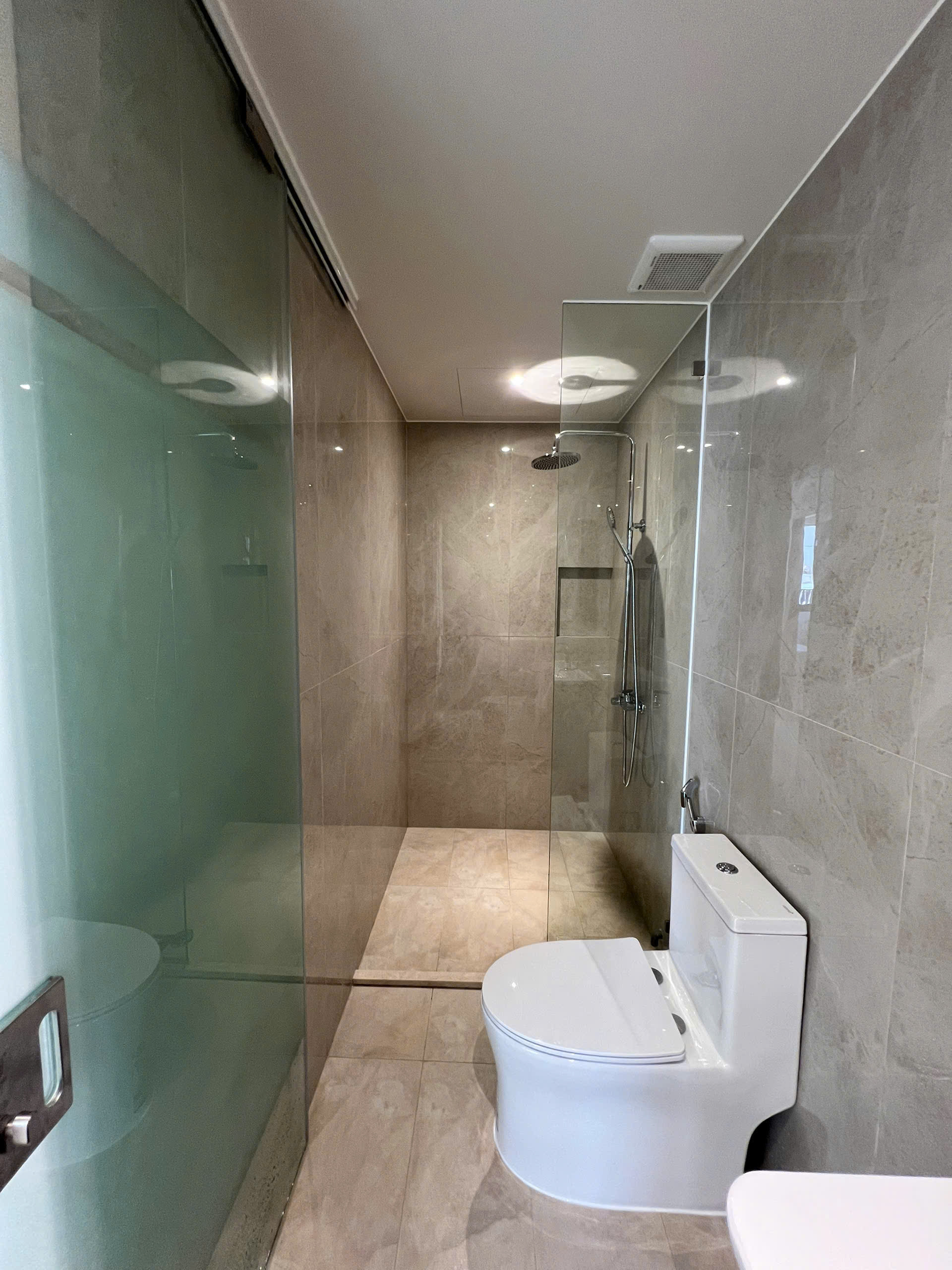 Tòa nhà căn hộ dịch vụ đường Lý Phục Man, Phường Bình Thuận, Quận 7