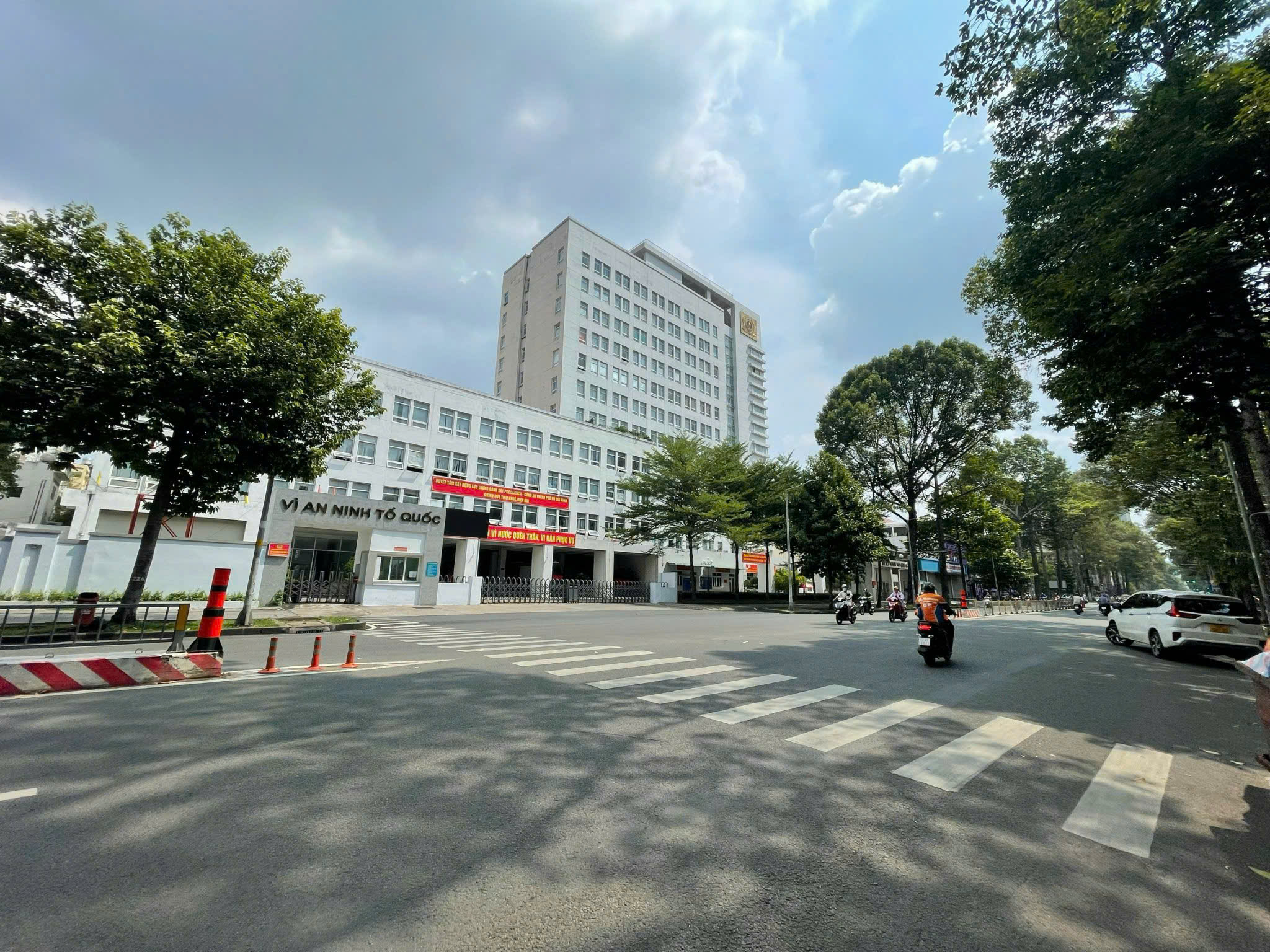 Nhà mặt tiền 391B Trần Hưng Đạo, Phường Cầu Kho, Quận 1