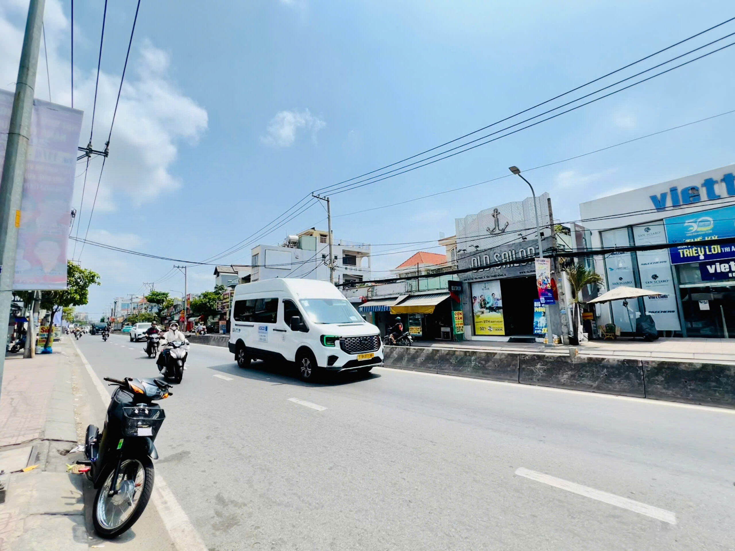 Nhà phố kinh doanh 471 Huỳnh Tấn Phát, Quận 7