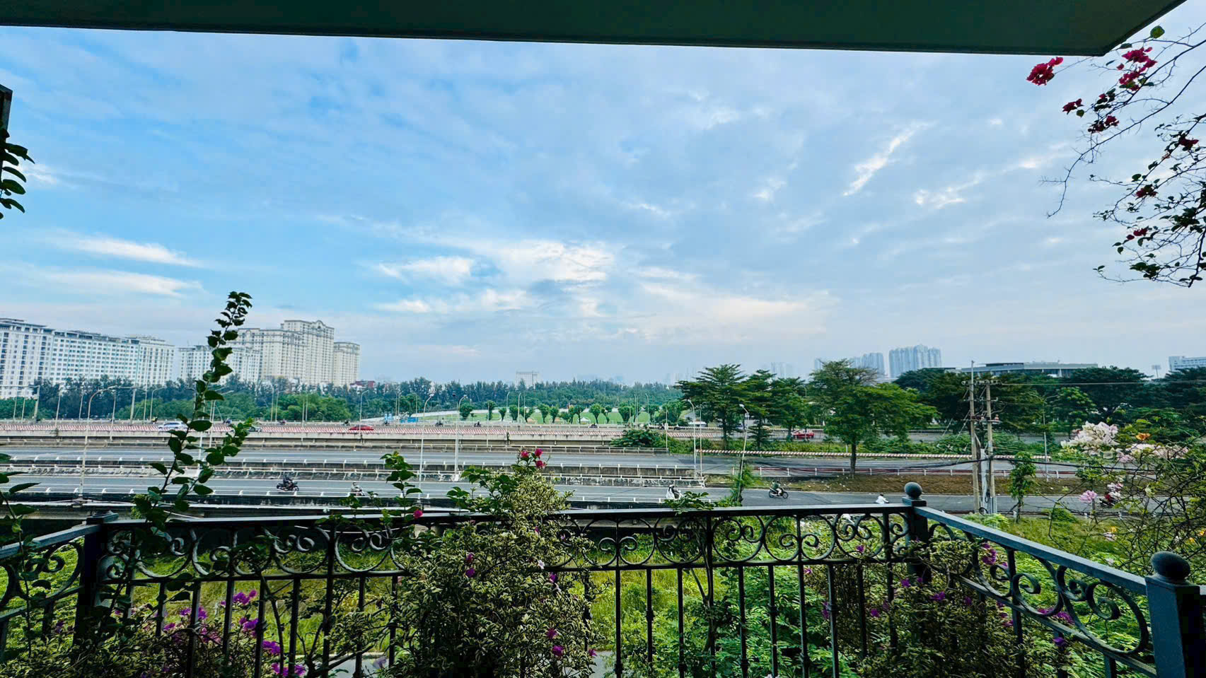 Tòa nhà KDC Sadeco Ven Sông, Phường Tân Phong, Quận 7