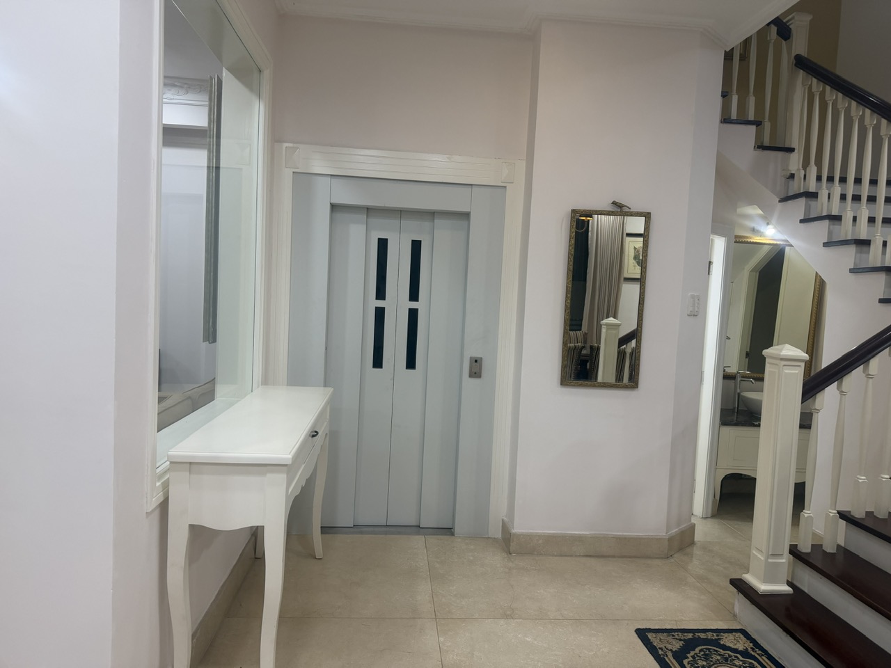 Cho thuê biệt thự mỹ kim 2 phú mỹ hưng, Có thang máy, Diện tích: 180,5m2 (9,5x19m), 3 tầng, đầy đủ nội thất cao cấp, 4pn, 1 phòng làm việc, cạnh bên công viên Hồ Bán Nguyệt, Cầu Ánh Sao, Bến Du Thuyền "Saigon South Marina Club" - Ảnh 4