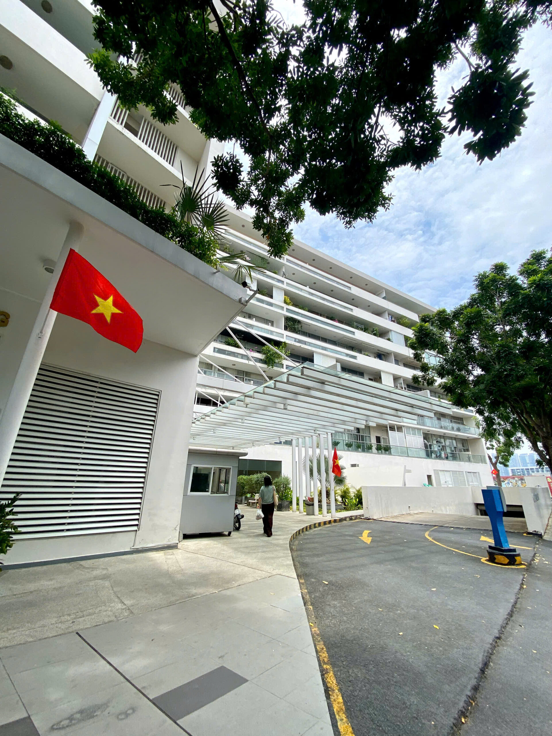 Bán Căn Hộ Chung Cư Garden Court 2, Phú Mỹ Hưng, Quận 7, 140m2 gần 60m2 sân vườn ,3pn, 2wc, ban công rộng, view Đông Nam gió mát quanh năm, nhà cạnh bên công viên Hồ Bán Nguyệt, Cầu Ánh Sao - Ảnh 3