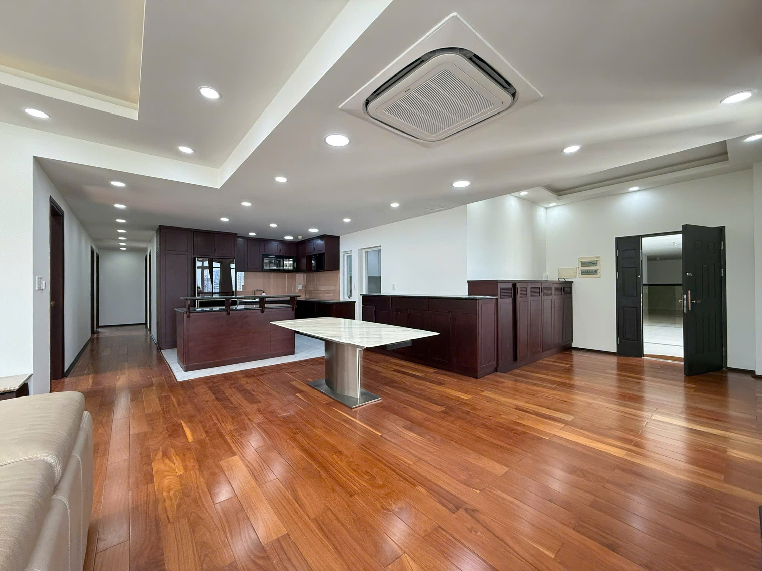 Bán chung cư Riverside Residence Phú Mỹ Hưng, Quận 7, 192m2, 4pn, 3wc, Tầng cao, căn góc 3 mặt thoáng view sông và view Biệt thự hướng Đông Nam - Ảnh 14
