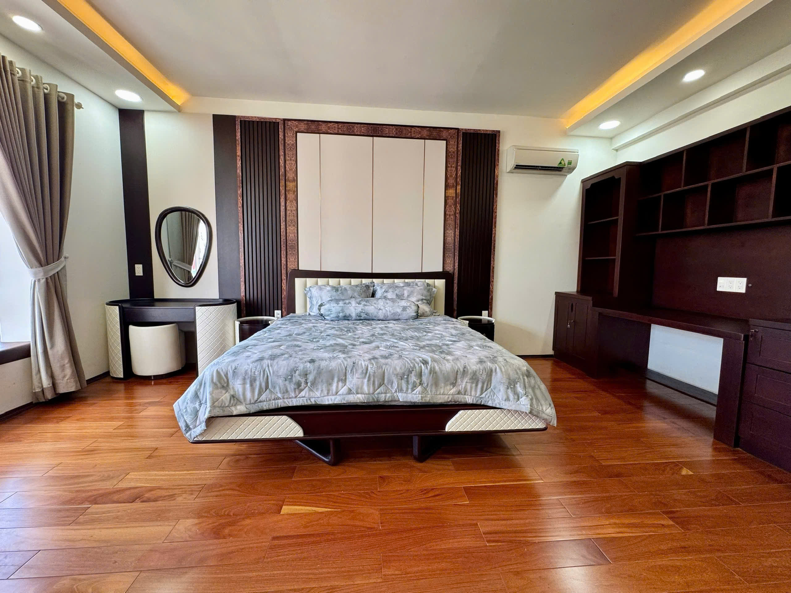 Bán chung cư Riverside Residence Phú Mỹ Hưng, Quận 7, 192m2, 4pn, 3wc, Tầng cao, căn góc 3 mặt thoáng view sông và view Biệt thự hướng Đông Nam - Ảnh 5