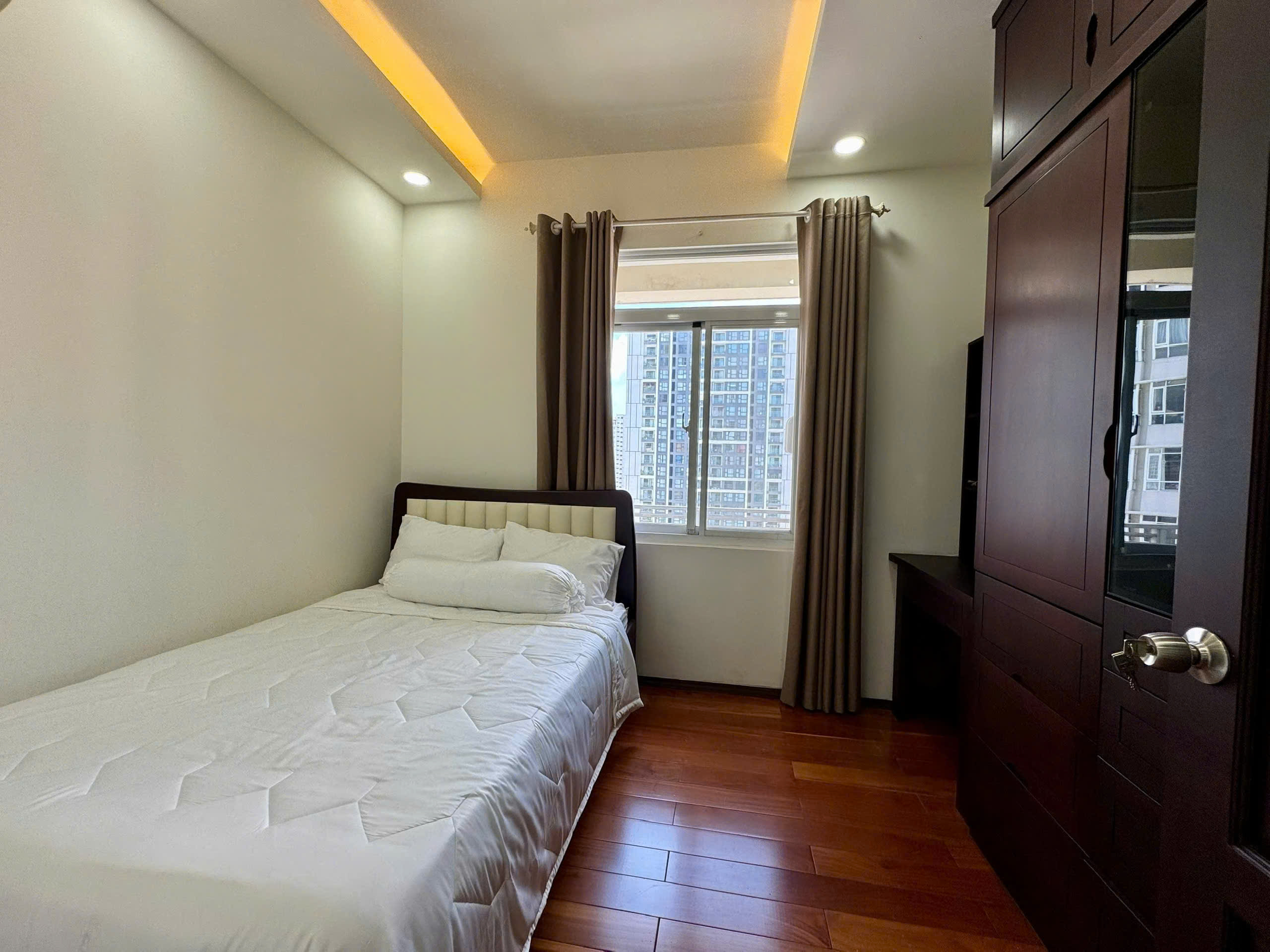 Bán chung cư Riverside Residence Phú Mỹ Hưng, Quận 7, 192m2, 4pn, 3wc, Tầng cao, căn góc 3 mặt thoáng view sông và view Biệt thự hướng Đông Nam - Ảnh 8