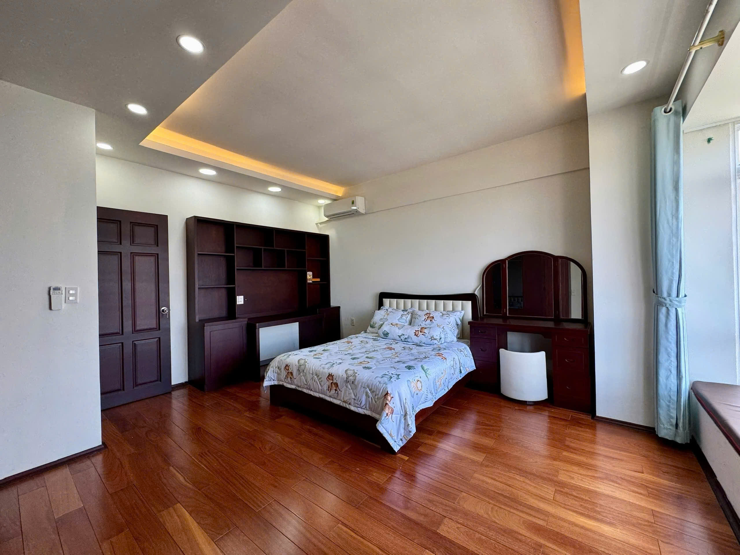 Bán chung cư Riverside Residence Phú Mỹ Hưng, Quận 7, 192m2, 4pn, 3wc, Tầng cao, căn góc 3 mặt thoáng view sông và view Biệt thự hướng Đông Nam - Ảnh 10